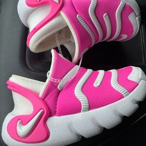 Nike Kids Dynamo 2 Pink and White Sneakers